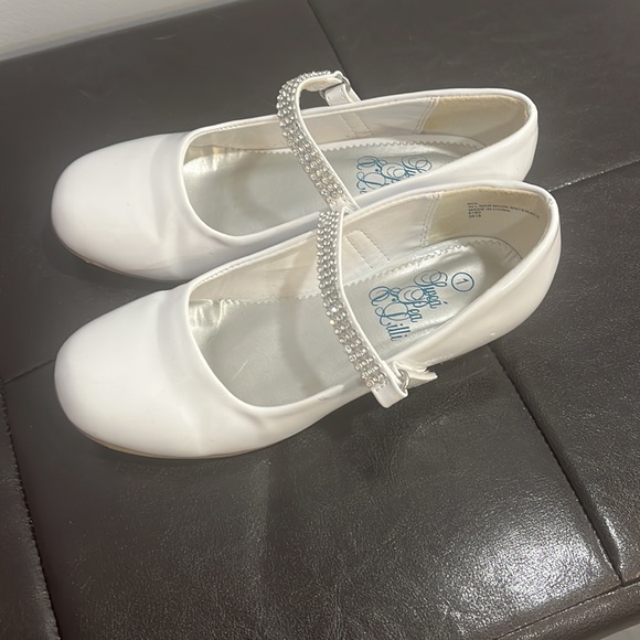 Kids size 1 white dress shoes - Picture 2 of 4